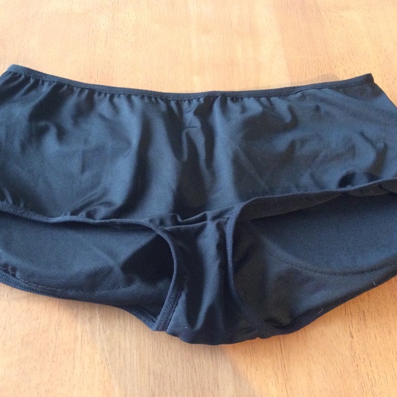 Fit Figure Enhancing Shorts - Picture 1 of 3